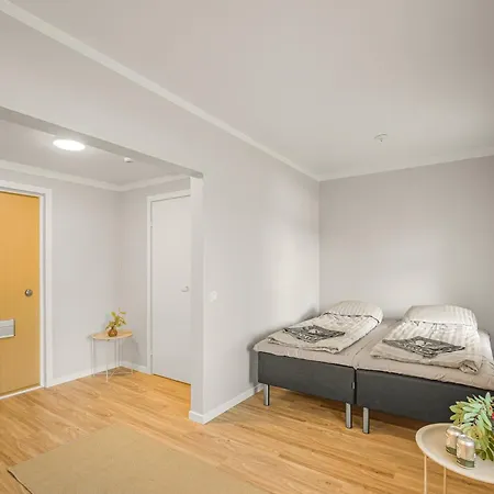 Lossivahdin Kodikas 1-4 Hloe Oma Keittioe Ja Ilmainen Pysaekoeinti, Toerroessae, * プダスヤルヴィ